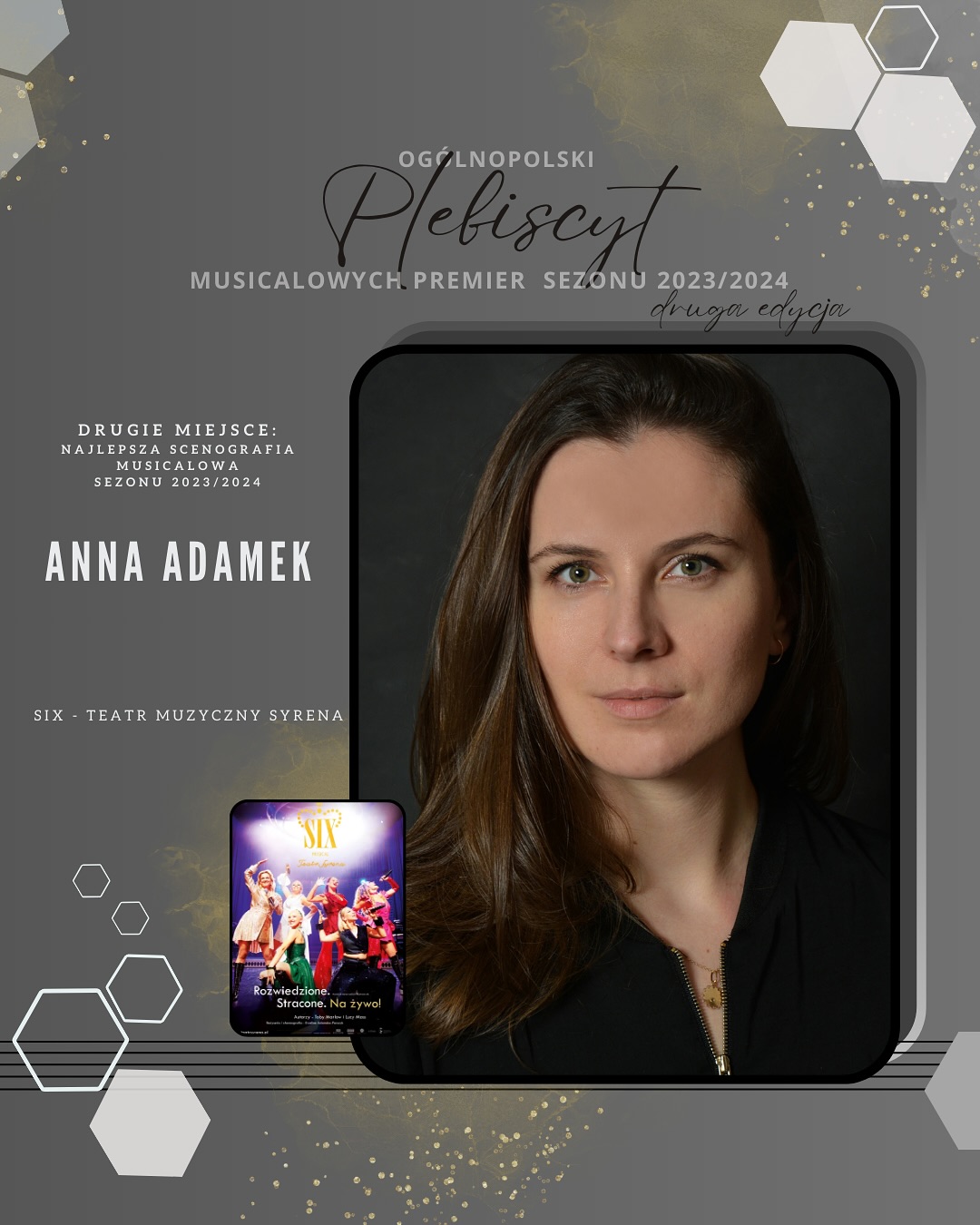 szara grafika ze zdjęciem kobiety oraz mniejszym zdjęciem przestawiającym grupę ubranych bardzo kolorowo kobiet