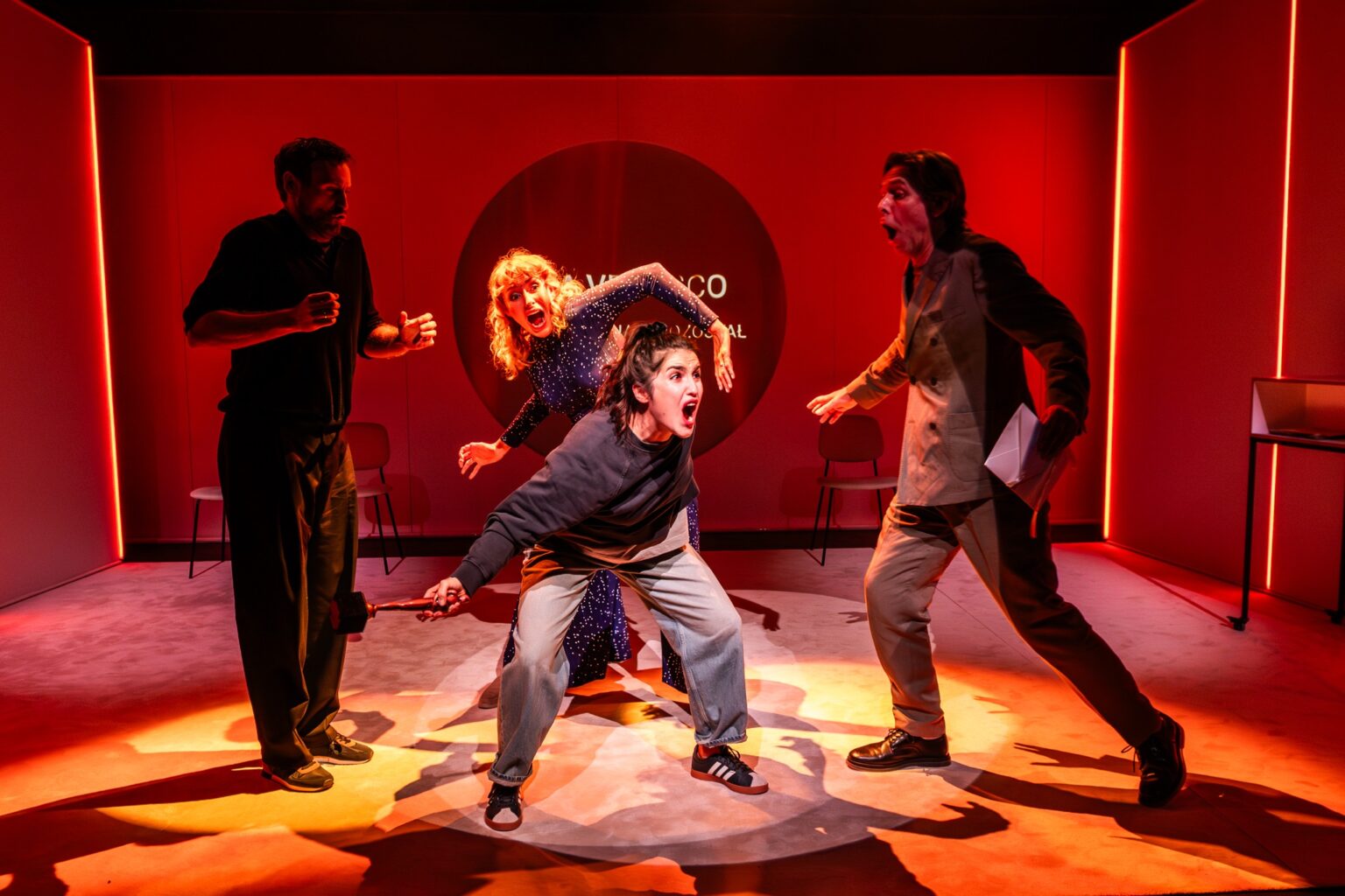 zdjęcie ze spektaklu ZAĆMIENIE W DWÓCH AKTACH