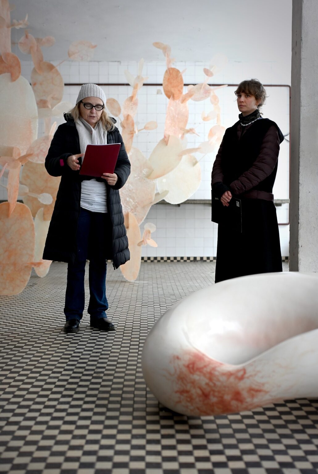 zdjęcie ekspozycji prac rzeźbiarskich