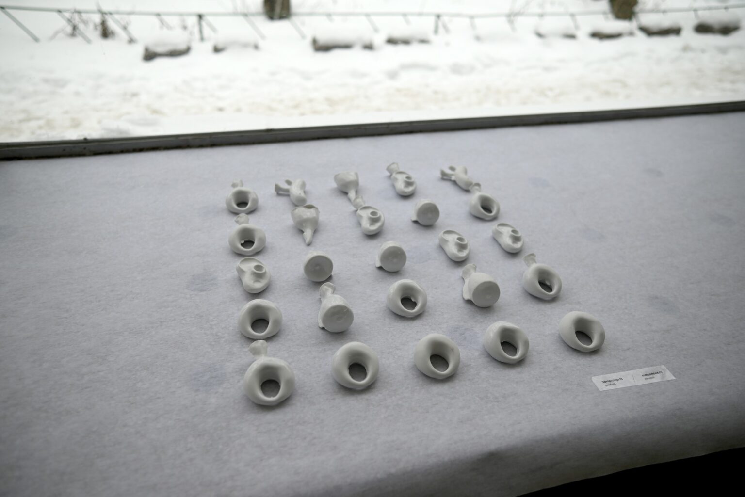 zdjęcie ekspozycji prac rzeźbiarskich